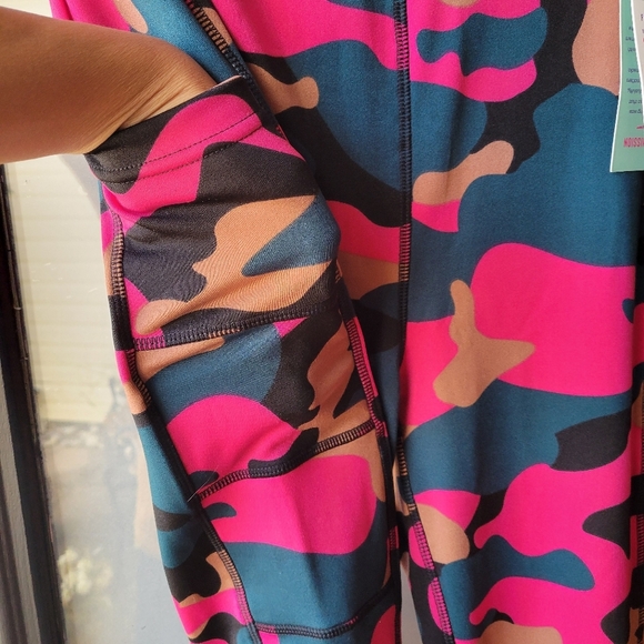 Pop Fit Hot Pink Blue Camo Leggings Pockets NWT Medium High Rise 12" in Stretch - Picture 2 of 9